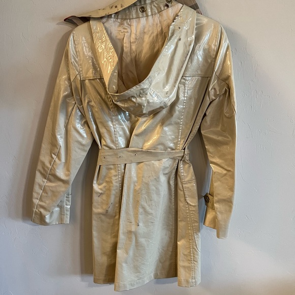 Burberry beige slick raincoat Size 6 - Picture 4 of 13